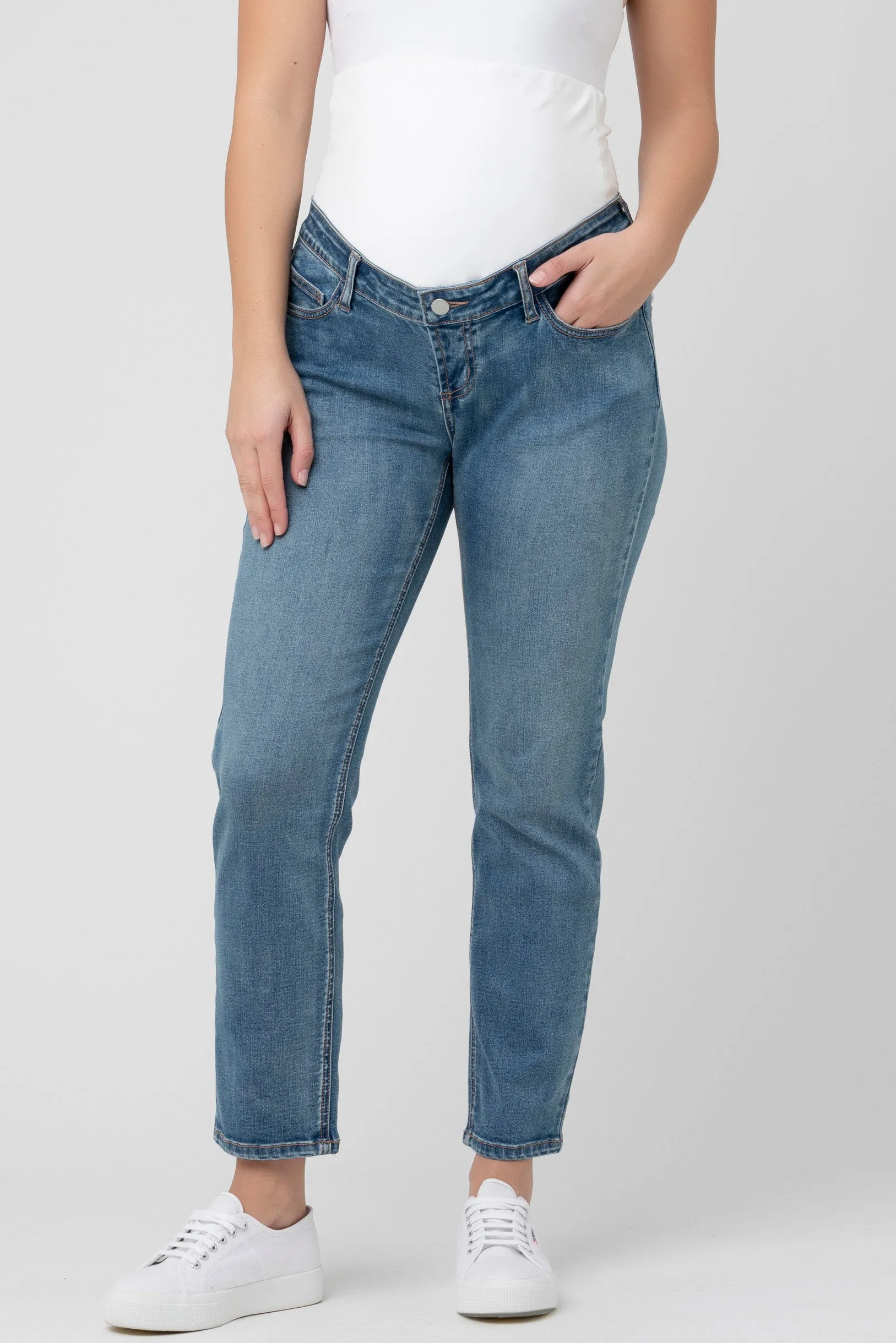 Hunter Crop / Petite Over Bump Jean Vintage Wash MOM JEANS