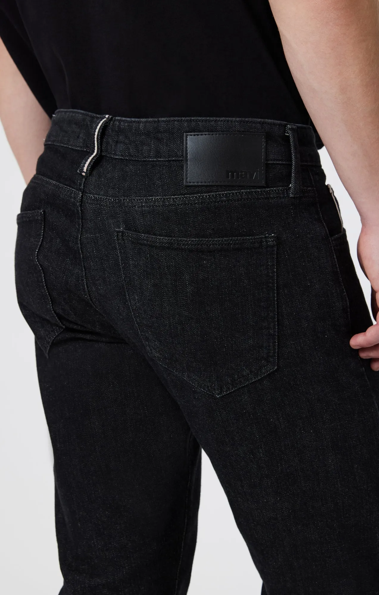 MARCUS SLIM STRAIGHT LEG IN BLACK SELVEDGE