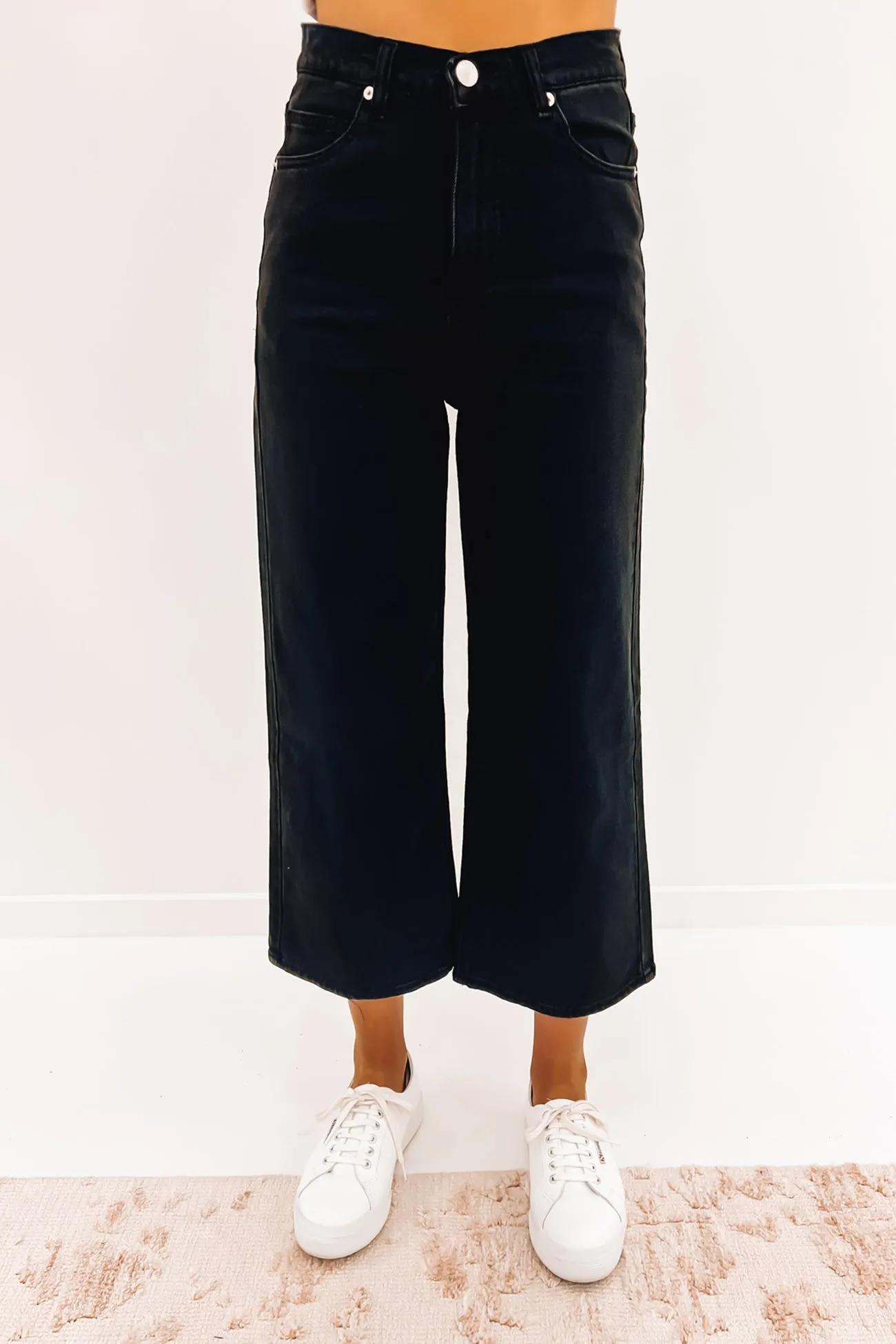 Sandy Crop Jean Washed Black